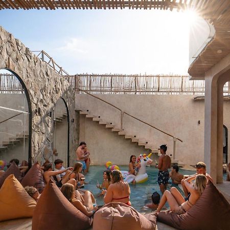 Atlas Gili Party Hostel Gili Trawangan Dış mekan fotoğraf