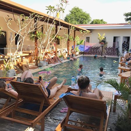 Atlas Gili Party Hostel Gili Trawangan Dış mekan fotoğraf