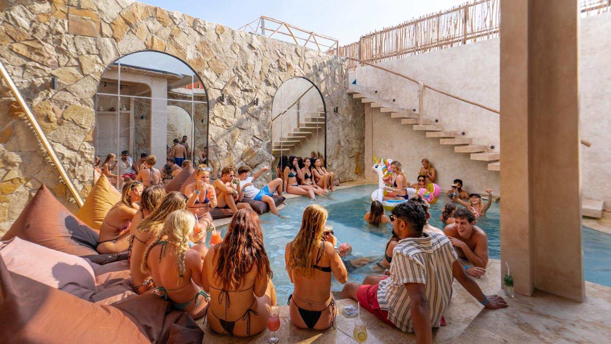 Atlas Gili Party Hostel Gili Trawangan Dış mekan fotoğraf